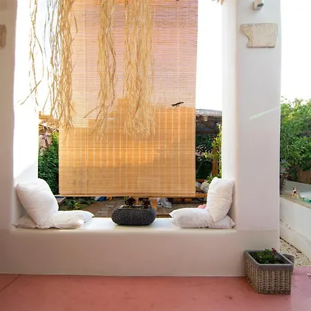 Quartano Paros * Науса