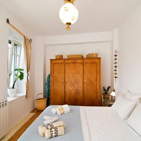 Quartano Paros Nausa