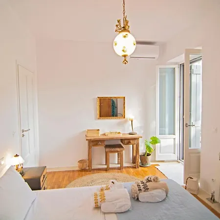 Quartano Paros Nausa